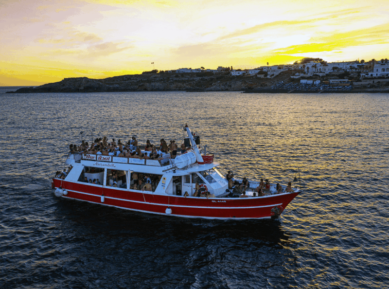 Sunset Boat Party in the Waters of Salento With Drinks - Key Points