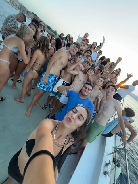 SUNSET BOAT PARTY - The Party Atmosphere and Music
