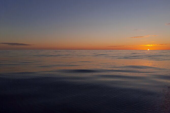 Sunset boat trip in Ponta do Cintrão - An In-Depth Look at the Sunset Boat Trip in Ponta do Cintrão