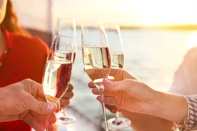 Sunset Catamaran Cruise Dia Island With Premium Menu - Premium Menu and Onboard Activities