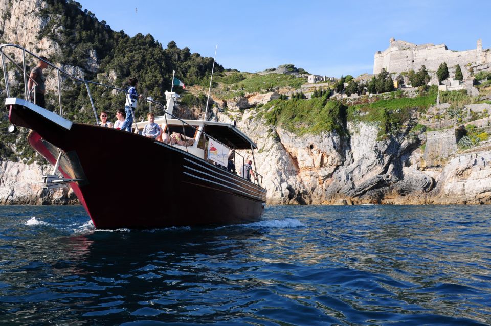 Sunset dinner boat tour in the Gulf of Poets - Key Points