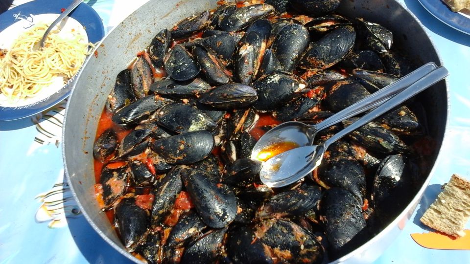 Sunset dinner boat tour in the Gulf of Poets - Who Will Love This Tour?