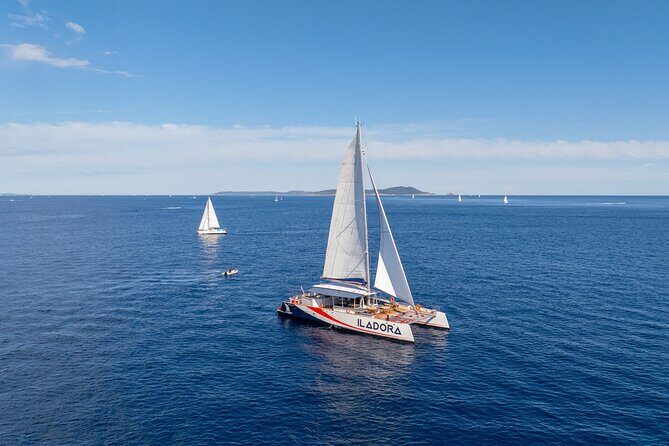 Sunset in Catamaran Giens Hyères Peninsula - Key Points