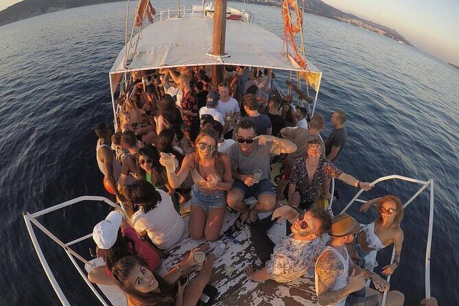 Sunset Party Boat Excursion with Lunch & Drinks + Pick Up - FAQ