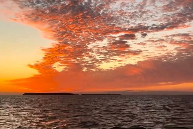 Sunset Powerboat Cruise Review: An Unforgettable Experience - Getting to the Meeting Point
