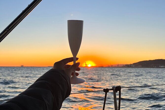 Sunset Sailboat Tour along the Coast with Open Bar - FAQ