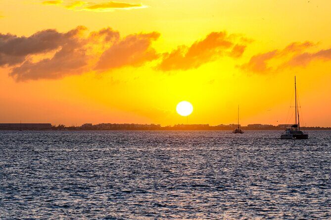 Sunset Sailing Adventure to Isla Mujeres Unlimited + Transfer from Cancún - FAQ