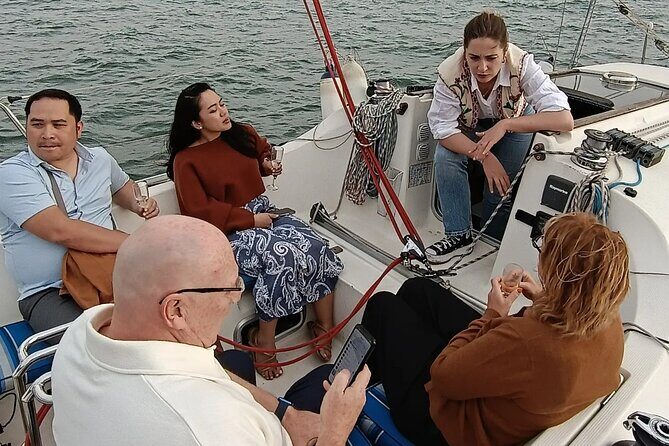 Sunset sailing boat trip in Lisbon with snacks - FAQs