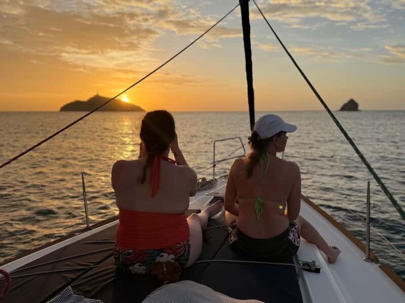 Sunset sailing in Santa Marta - Key Points