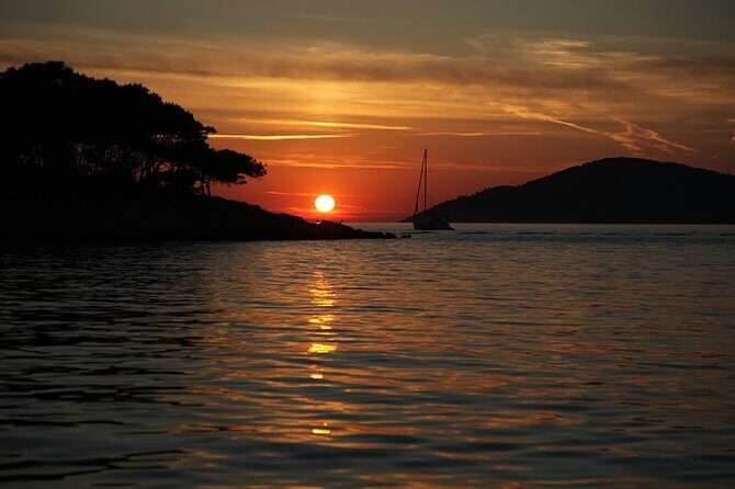 Sunset Sailing Tour on the Pakleni Islands - Who Should Consider This Tour?