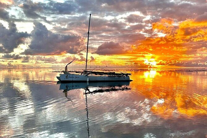 Sunset tour on a unique polynesian sailing outrigger - Key Points