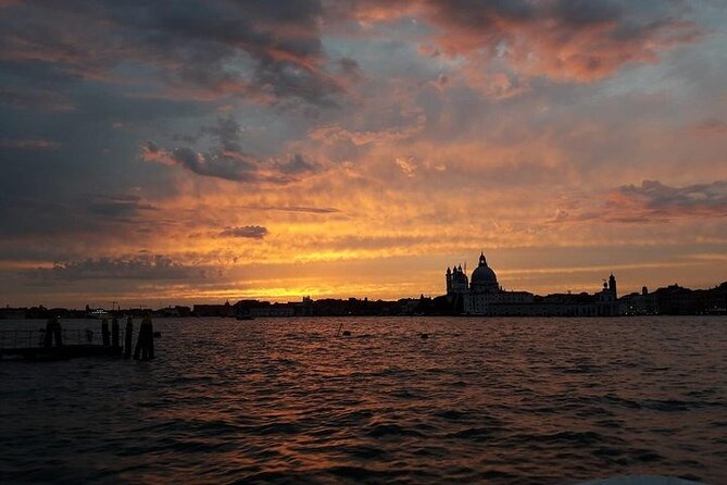 Sunset Traditional Boat Tour With Prosecco - Customer Feedback and Experiences