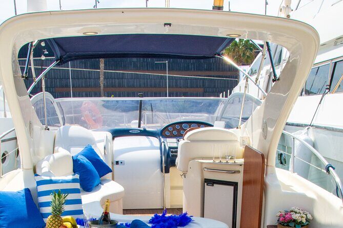 Sunset yacht ride in Barcelona + snacks and drinks - Analyzing the Experience: What Travelers Can Expect