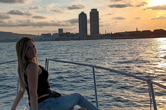 Sunset yacht ride in Barcelona + snacks and drinks - FAQs