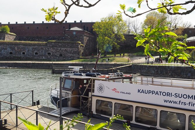 Suomenlinna Ferry and Guided Walking Tour in the Fortress - Feedback on Tour Guides