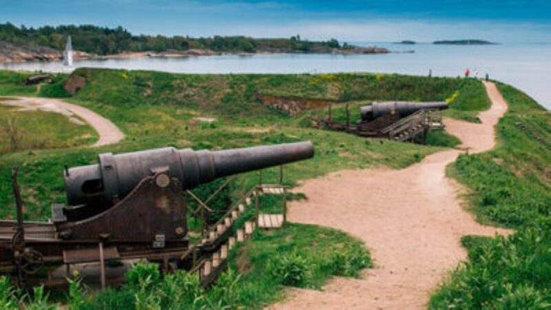 Suomenlinna: Guided Walking Tour with an Authorized Guide - The Sum Up