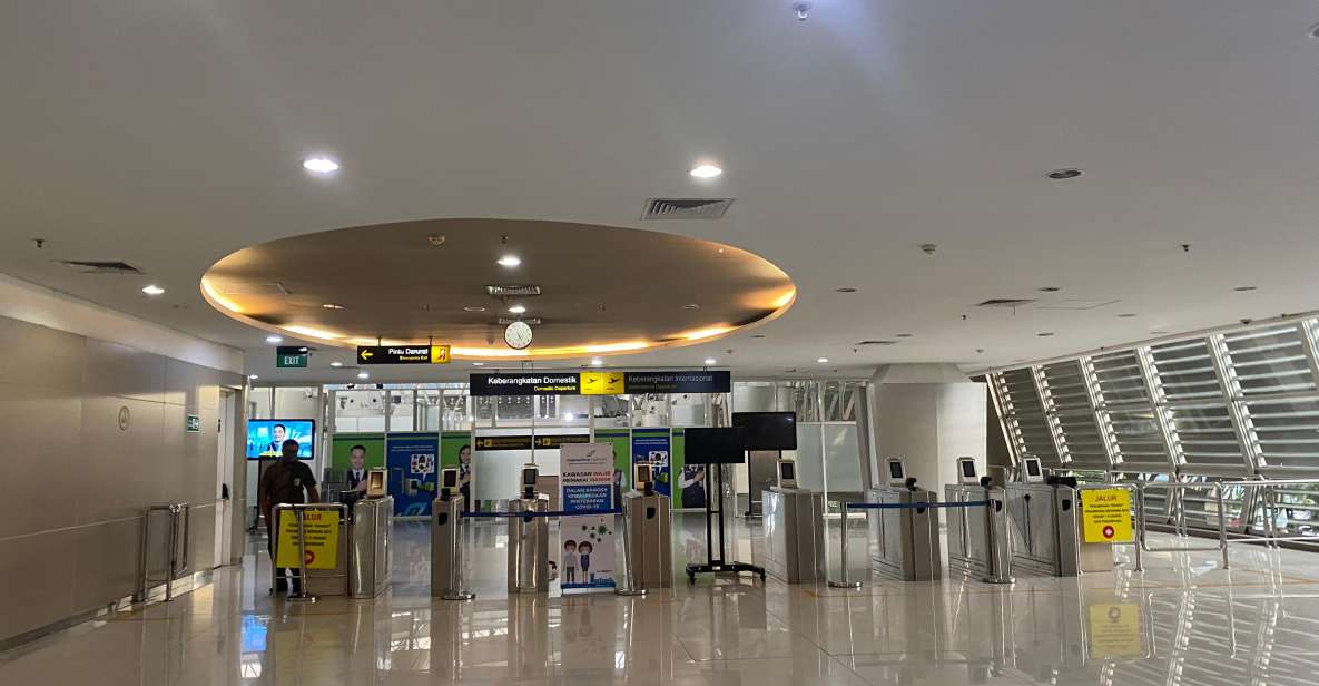 Surabaya: Airport Private Transfers to Your Destinatination - Vehicle Types and Specifications