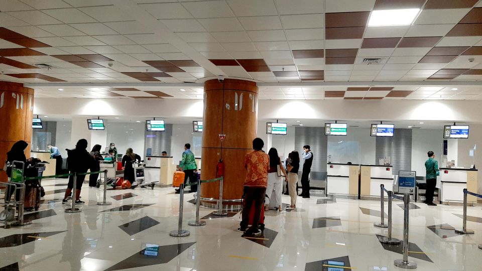 Surabaya: Private Car Charter With Driver - Additional Airport Transfer Considerations
