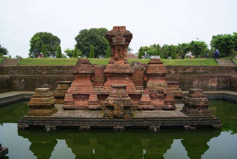 SURABAYA SHORE TOURS : TROWULAN AND SURABAYA SIGHT SEEING - Key Points