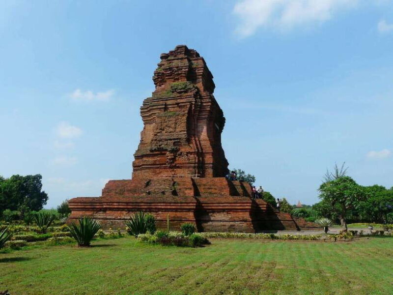 SURABAYA SHORE TOURS : TROWULAN AND SURABAYA SIGHT SEEING - An In-Depth Look at the Tour Experience