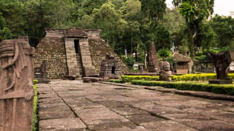 SURAKARTA (SOLO CITY) : CUSTOMIZED TOURS WITH CAR DRIVER - What You Can Expect from This Tour