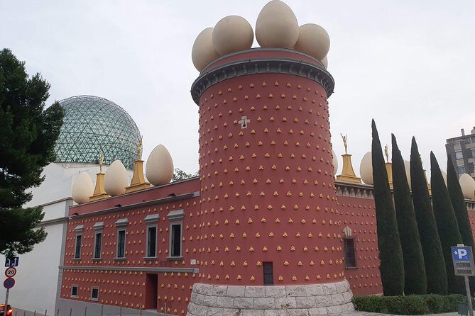 Surreal experience: visit the Dalí museum - The Experience: Authenticity and Expectations