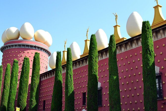 Surreal experience: visit the Dalí museum - Transportation and Timing