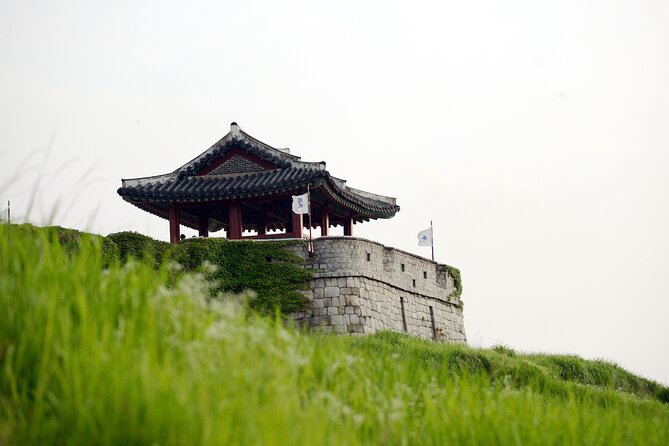 Suwon Hwaseong Fortress (Option: Folk Village) Tour From Seoul - Exploring Hwaseong Haenggung Palace