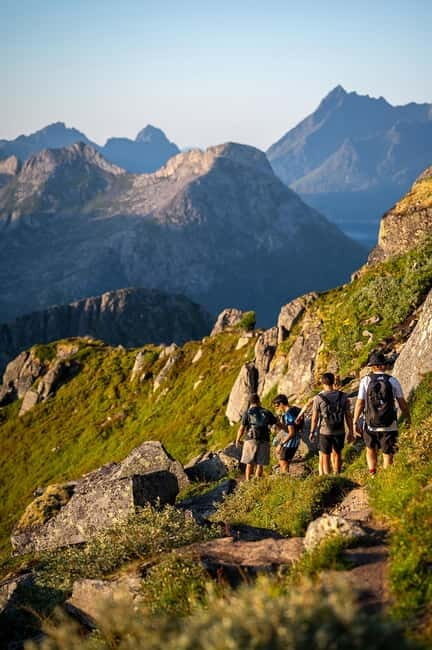 Svolvær: Guided Hike with Snacks - Key Points