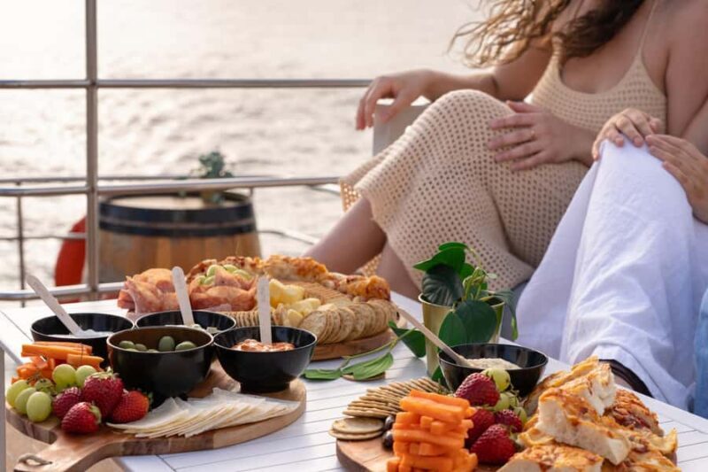 Sydney: Golden Glow Sunset Harbour Cruise with 1 Drink - What to Expect from the Golden Glow Sunset Harbour Cruise