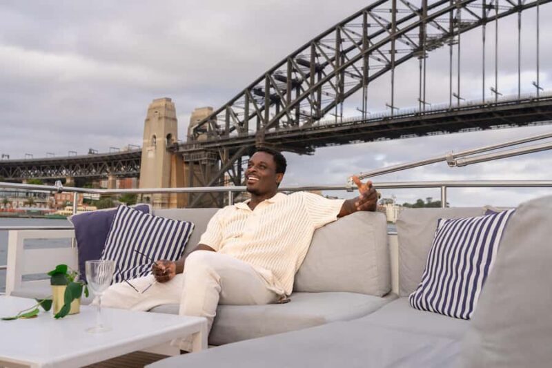 Sydney: Golden Glow Sunset Harbour Cruise with 1 Drink - FAQs