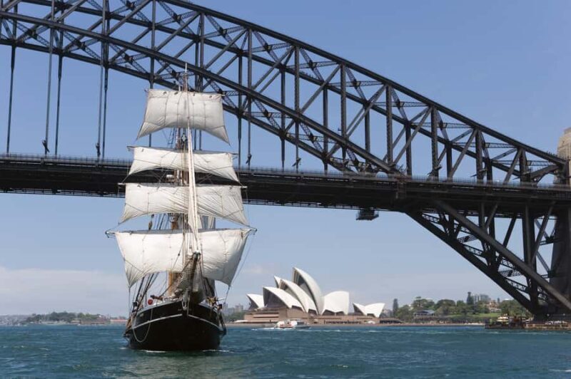 Sydney Harbor: Theatrical Pirates Cruise - Key Points