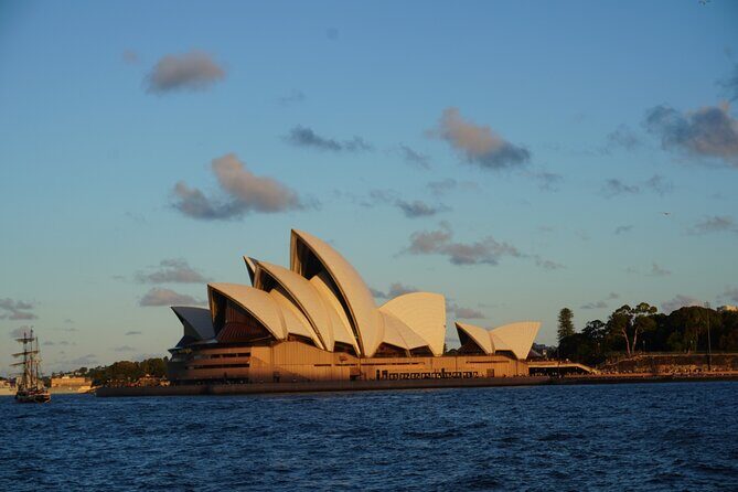 Sydney Harbour Discovery Dinner Cruise Scenic Sights and Buffet - The Buffet Experience