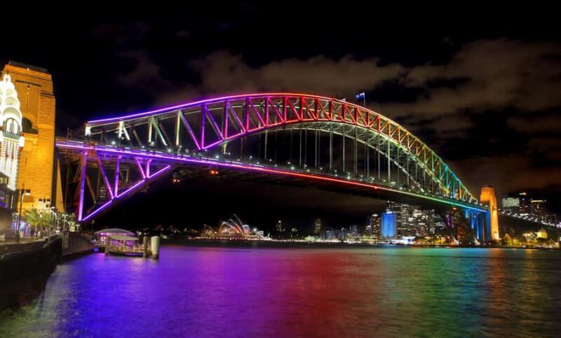 Sydney: Premium Catamaran Vivid Cruise with Welcome Drink - Key Points  
