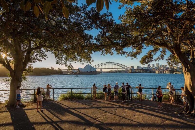 Sydney: Sydney Harbour Sunset Photo Tour & Cruise - Key Points