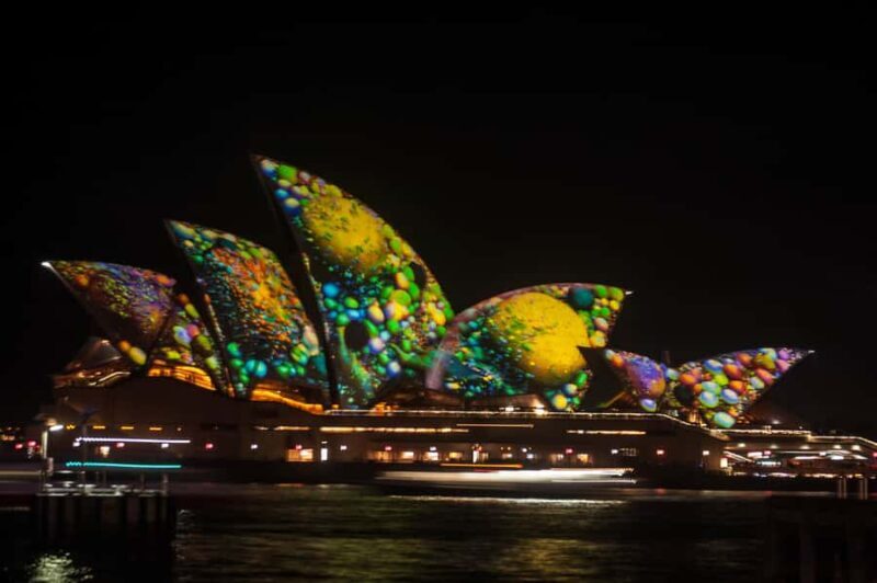 Sydney: Vivid Festival of Light Harbor Cruise with Dinner - An In-Depth Look at the Experience