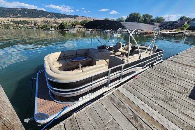 Sylvan Mirage 8522 PartyFish Pontoon Boat Rental - Sylvan Mirage 8522 PartyFish Pontoon Boat Rental: An Authentic Kelowna Water Experience
