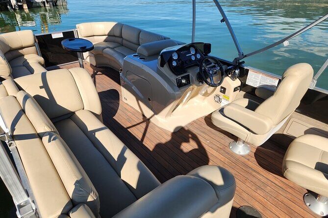 Sylvan Mirage 8522 PartyFish Pontoon Boat Rental - A Detailed Look at the Sylvan Mirage 8522 PartyFish Pontoon Experience