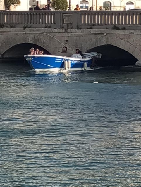 Syracuse: Boat Tour Ortigia Island,Seacaves and Explanations - Tour Features