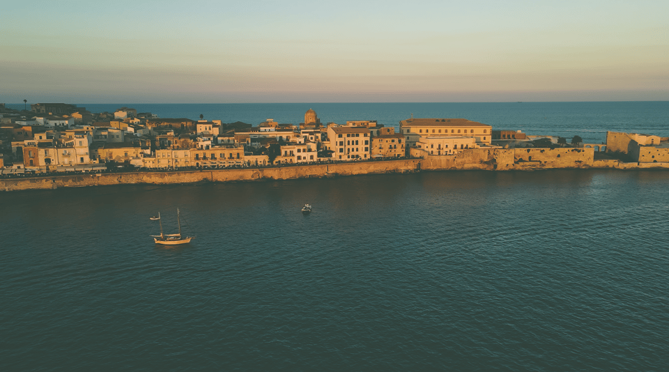 Syracuse: Boat Tour With Aperitif - Ask Away