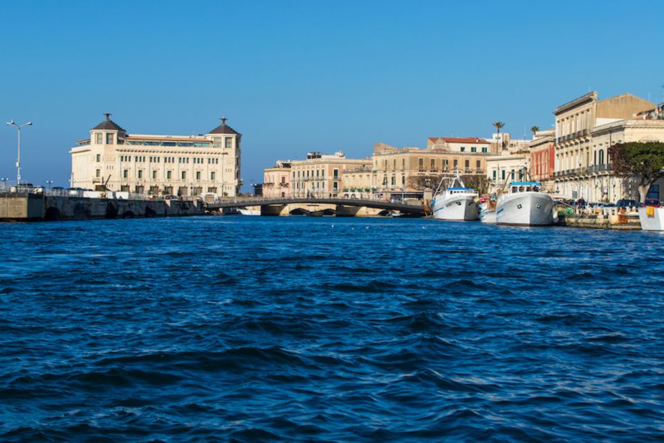 Syracuse: Ortigia Island Boat Tour With Lunch and Wine - Key Points