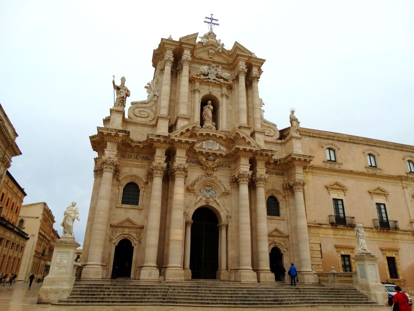 Syracuse: Ortygia & Neapolis Archaeological Park Guided Tour - Archimede Square and Fountain