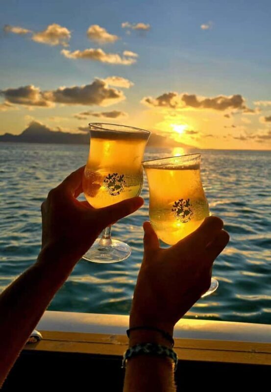 Tahiti Lagoon: An unforgettable sunset cruise facing Moorea - An In-Depth Look at the Sunset Cruise Experience
