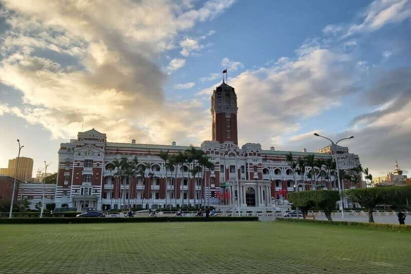 Taipei: Morning City Tour with National Palace Museum Ticket - Practical Aspects and Considerations