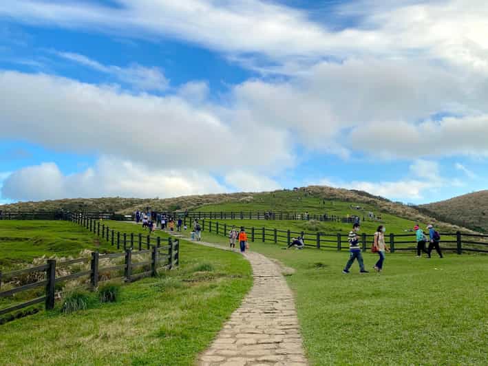 Taipei: Yangmingshan & Beitou Full-Day Tour - Zhuzihu Lunch Experience