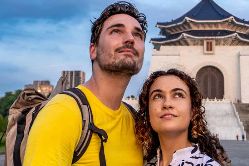 Taiwan Taipei: VIP Photo Session With a Local Photographer - Photographer and Experience