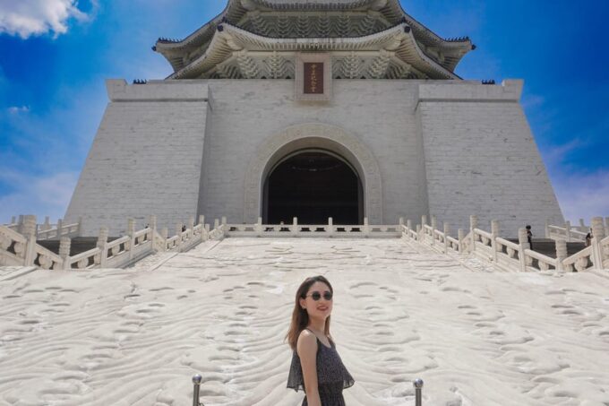 Taiwan Taipei: VIP Photo Session With a Local Photographer - Customization and Communication