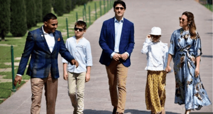 Taj Mahal in a Day: Luxury Private Charter From Delhi - Accessibility and Safety