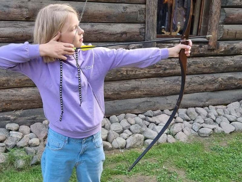 Tallinn: Beginner Archery Class with Transfer - Key Points