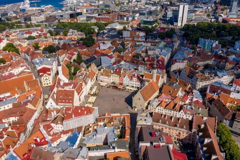 Tallinn: Express Walk with a Local in 60 minutes - Discovering Tallinn in 60 Minutes: What You Can Expect